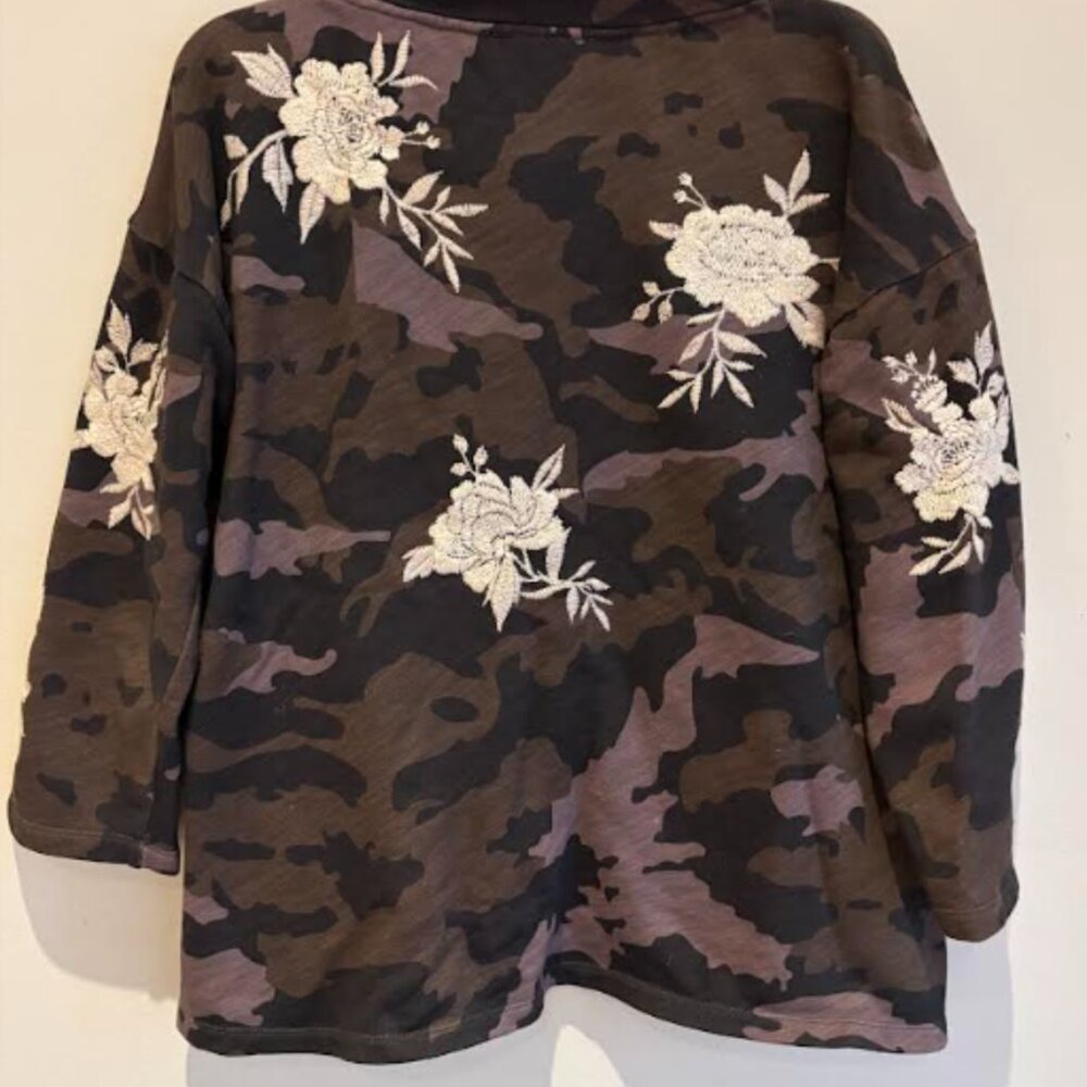 Johnny Was Santal Floral Embroidered Camouflage 3/4 Sleeve Sweatshirt Green - Picture 3 of 5